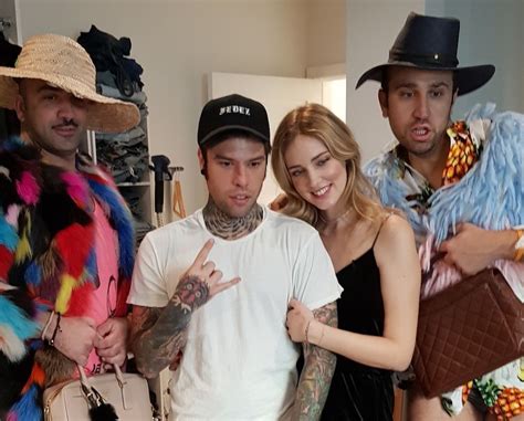 fedez emigratis maglia gucci|Emigratis: Pio e Amedeo calendario con Chiara Ferragni e Fedez .